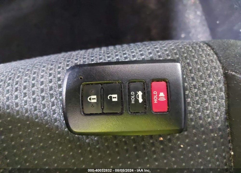 2018 TOYOTA RAV4 ADVENTURE/XLE VIN: 2T3RFREV7JW705678