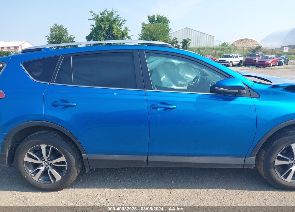 2016 TOYOTA RAV4 XLE VIN: 2T3RFREV5GW450697