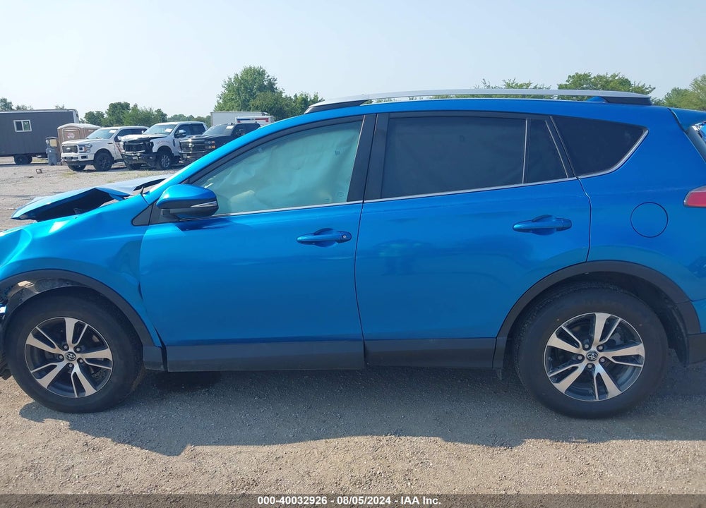 2016 TOYOTA RAV4 XLE VIN: 2T3RFREV5GW450697