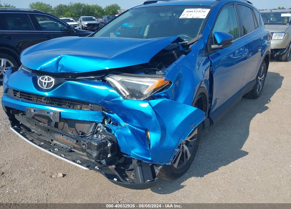 2016 TOYOTA RAV4 XLE VIN: 2T3RFREV5GW450697