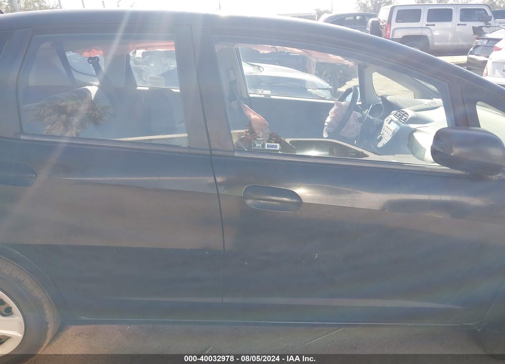2012 HONDA FIT VIN: JHMGE8H33CC023593