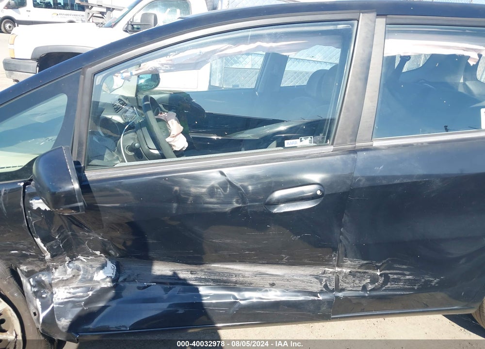 2012 HONDA FIT VIN: JHMGE8H33CC023593