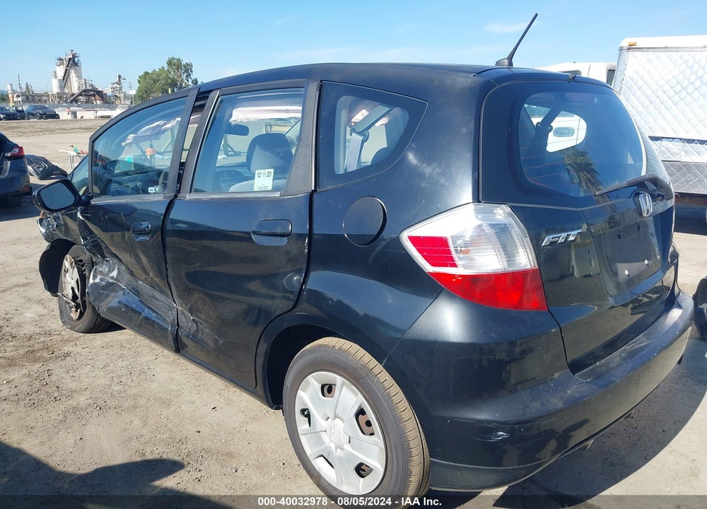 2012 HONDA FIT VIN: JHMGE8H33CC023593