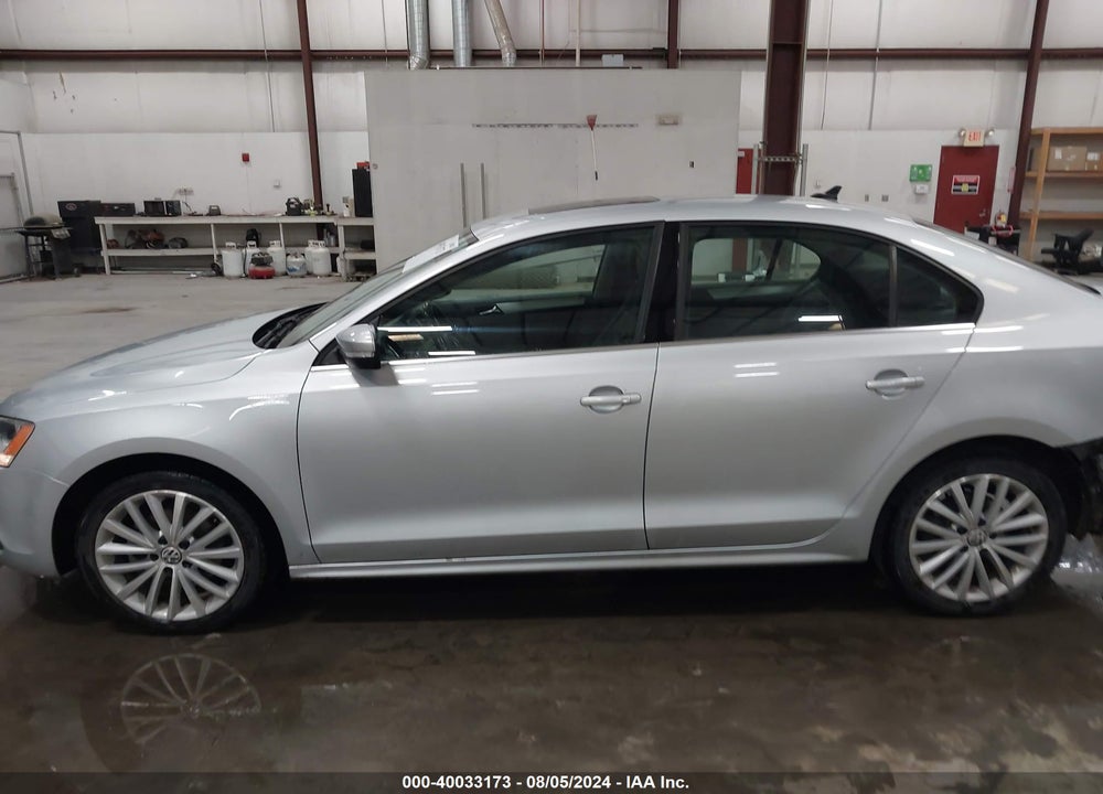 2011 VOLKSWAGEN JETTA 2.5L SEL VIN: 3VWLZ7AJ1BM378604