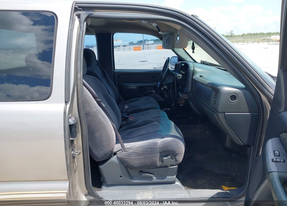 2000 CHEVROLET SILVERADO 1500 LS VIN: 2GCEC19V6Y1247198