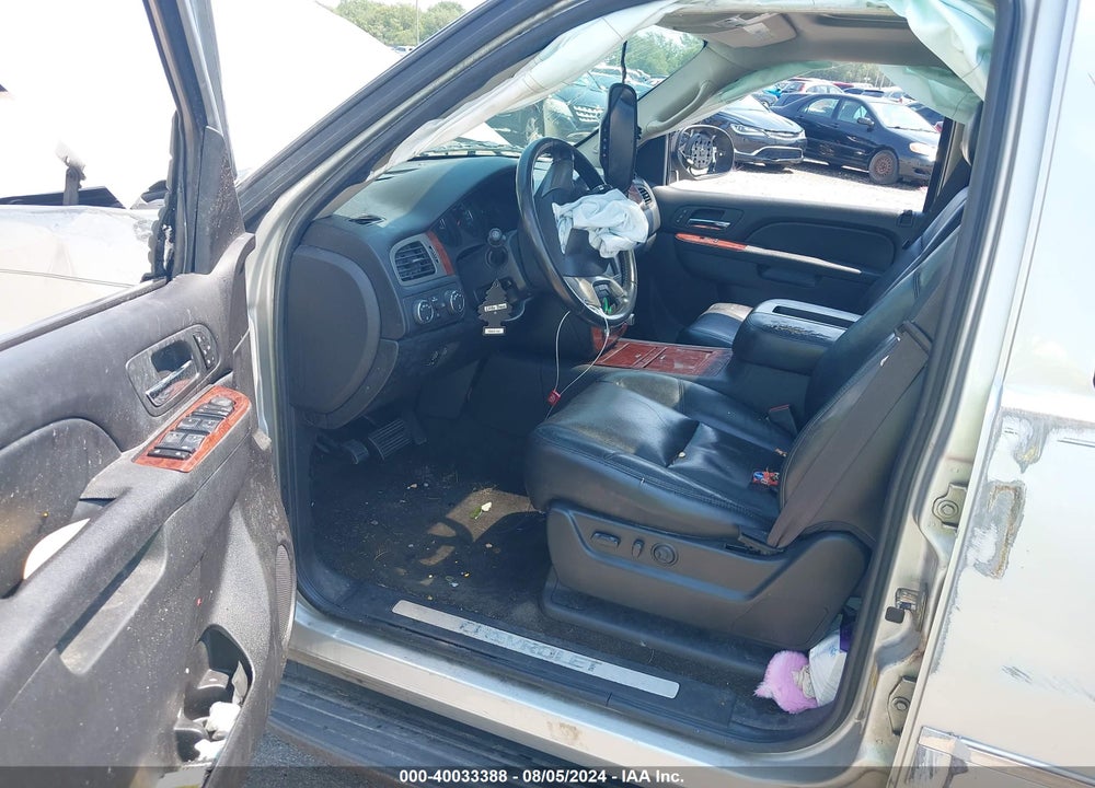 2011 CHEVROLET TAHOE LTZ VIN: 1GNSKCE03BR140563