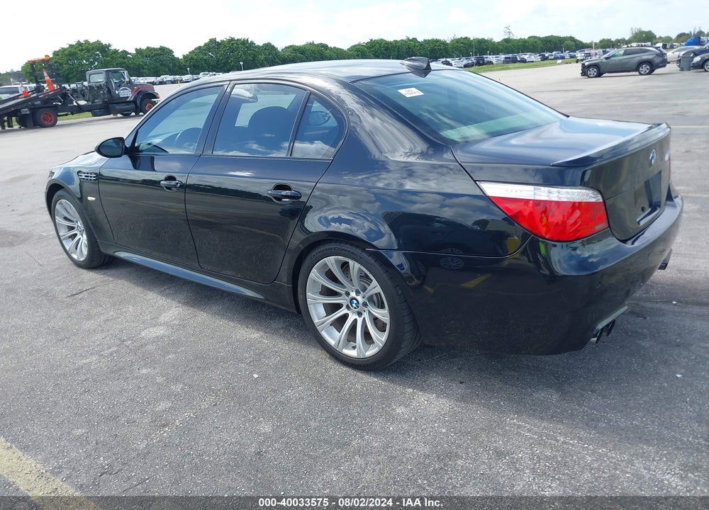 2008 BMW M5 VIN: WBSNB93508CX09171