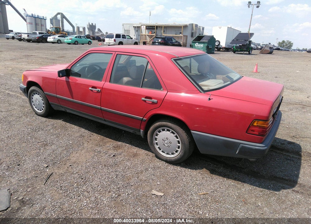 1988 MERCEDES-BENZ 300 E VIN: WDBEA30D2JA674233