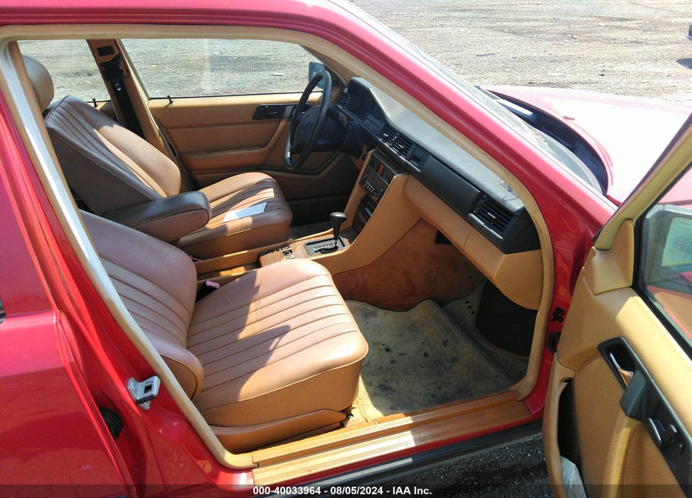 1988 MERCEDES-BENZ 300 E VIN: WDBEA30D2JA674233