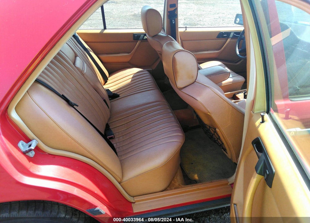 1988 MERCEDES-BENZ 300 E VIN: WDBEA30D2JA674233