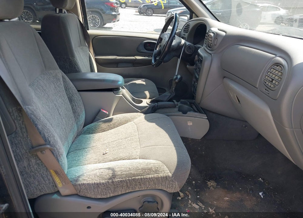 2002 CHEVROLET TRAILBLAZER LS VIN: 1GNDT13S522436949