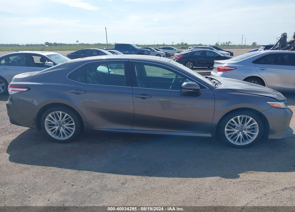 2018 TOYOTA CAMRY XLE VIN: 4T1B11HK5JU041604
