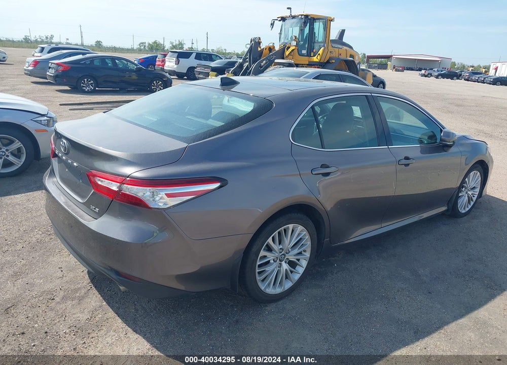 2018 TOYOTA CAMRY XLE VIN: 4T1B11HK5JU041604