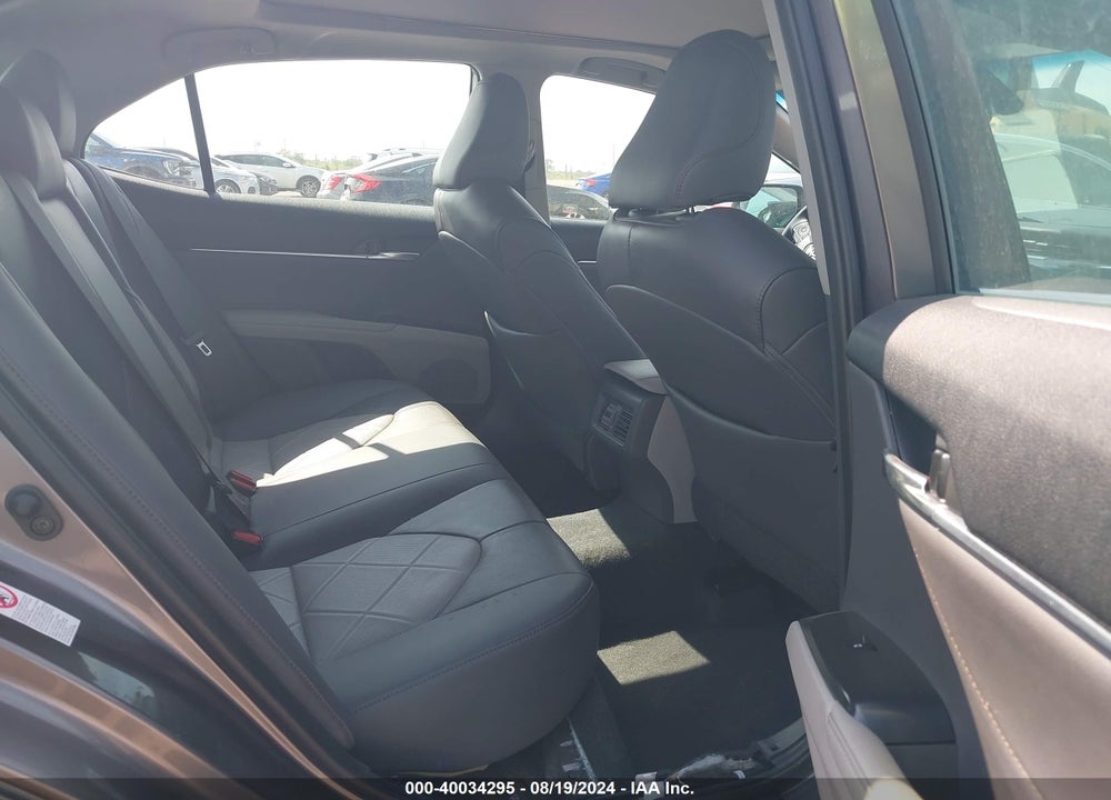 2018 TOYOTA CAMRY XLE VIN: 4T1B11HK5JU041604
