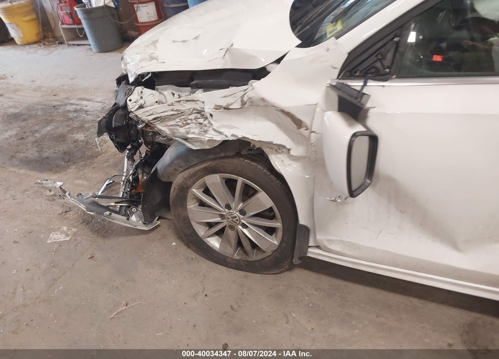 2016 VOLKSWAGEN JETTA VIN: 3VWD67AJ6GM392440