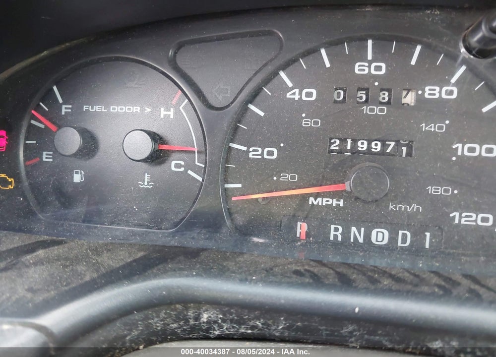 2002 FORD TAURUS SES VIN: 1FAFP55232A271117