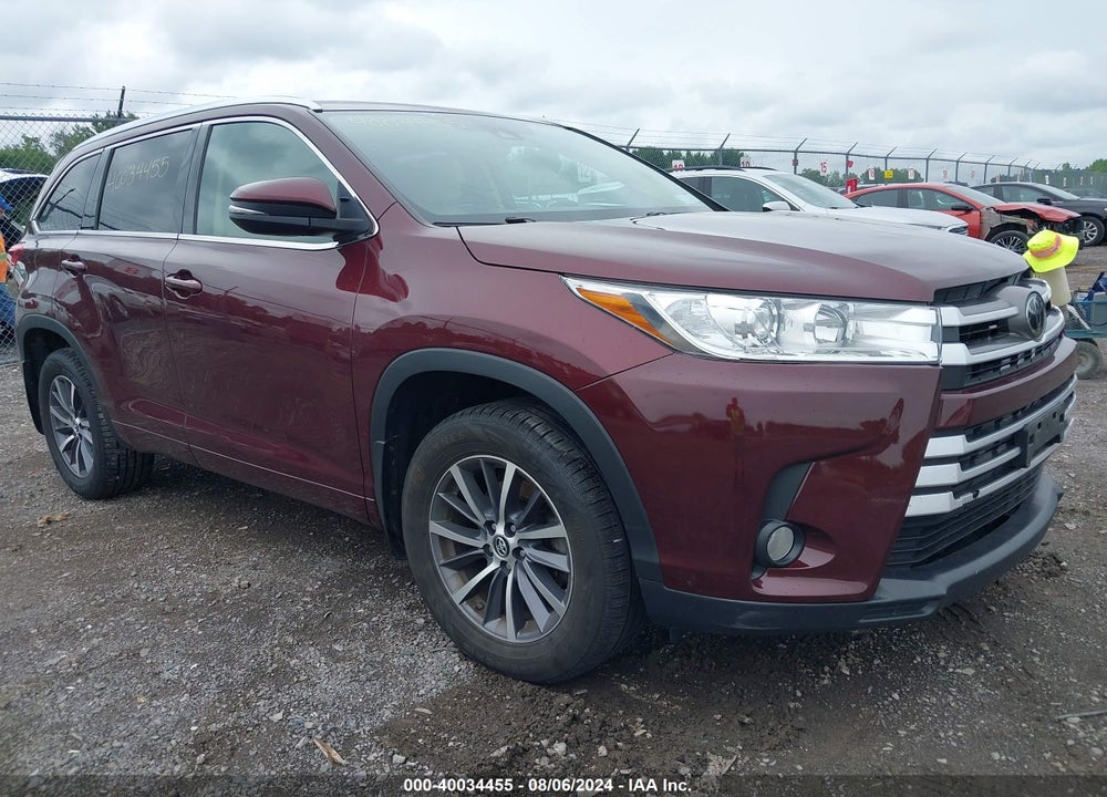 2018 TOYOTA HIGHLANDER XLE VIN: 5TDJZRFH0JS494418