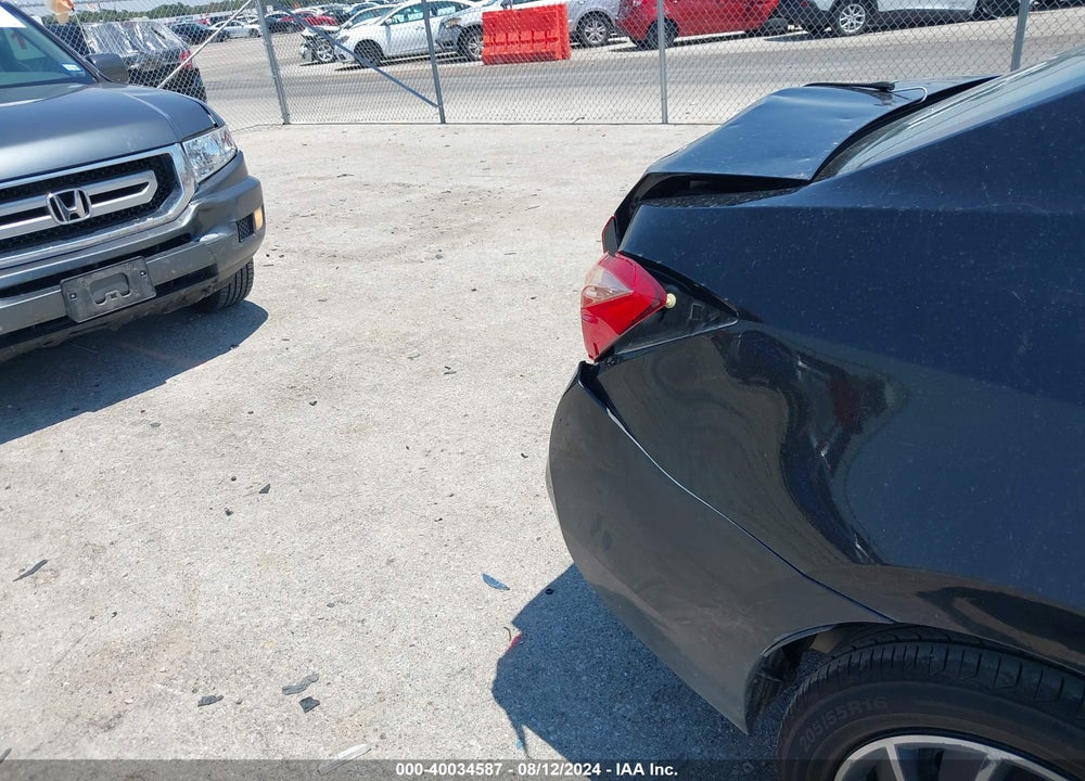 2018 TOYOTA COROLLA LE VIN: 2T1BURHE4JC011110