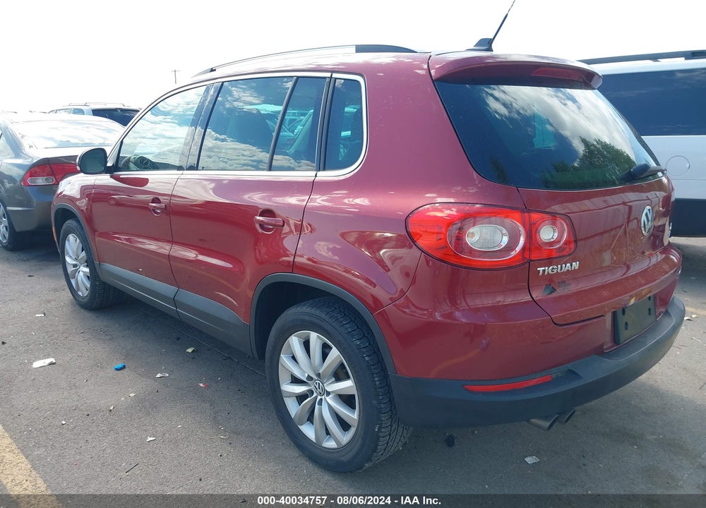2011 VOLKSWAGEN TIGUAN SE VIN: WVGBV7AX6BW001938