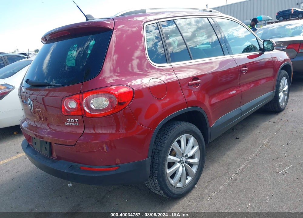 2011 VOLKSWAGEN TIGUAN SE VIN: WVGBV7AX6BW001938