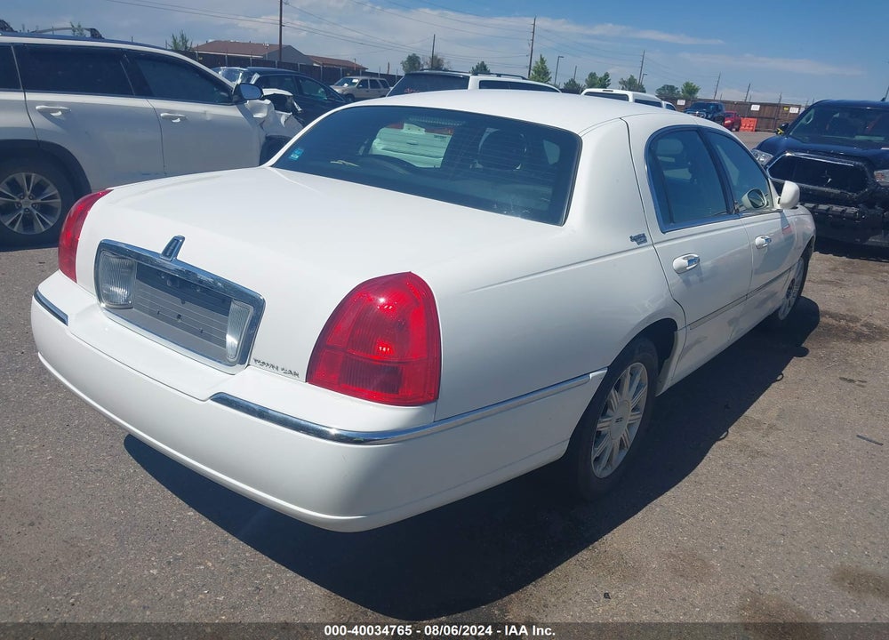 2009 LINCOLN TOWN CAR SIGNATURE LIMITED VIN: 2LNHM82V09X629055