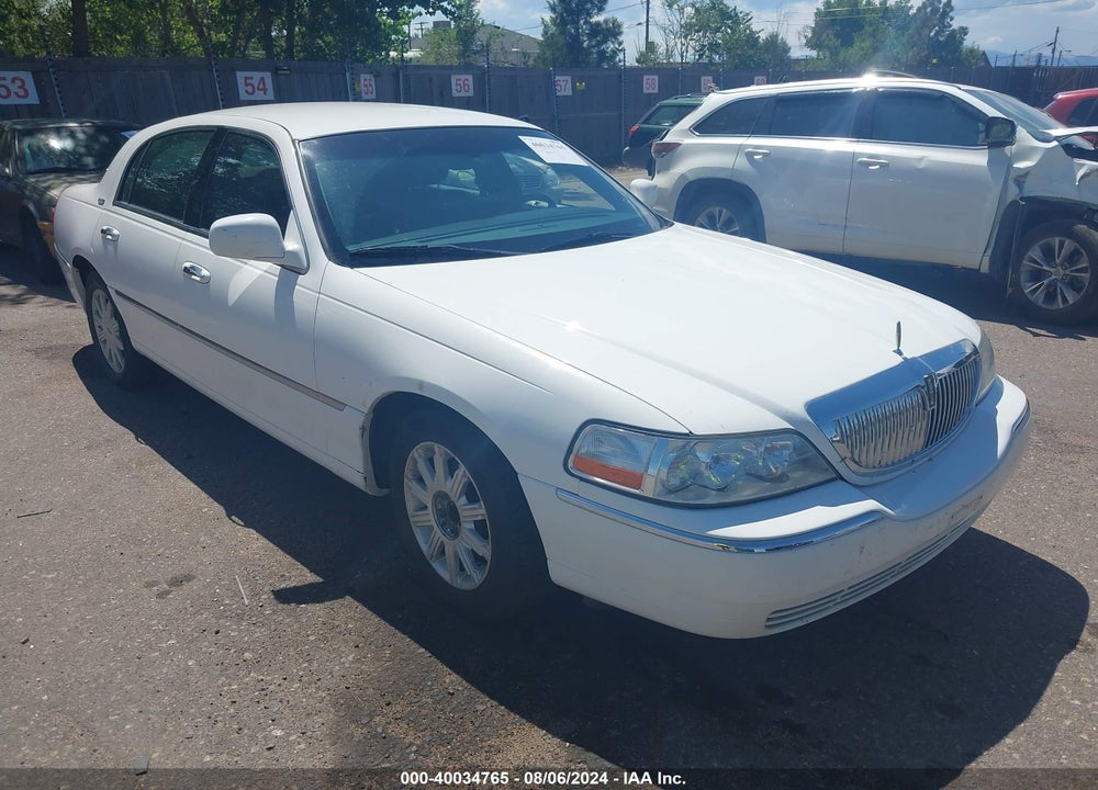 2009 LINCOLN TOWN CAR SIGNATURE LIMITED VIN: 2LNHM82V09X629055