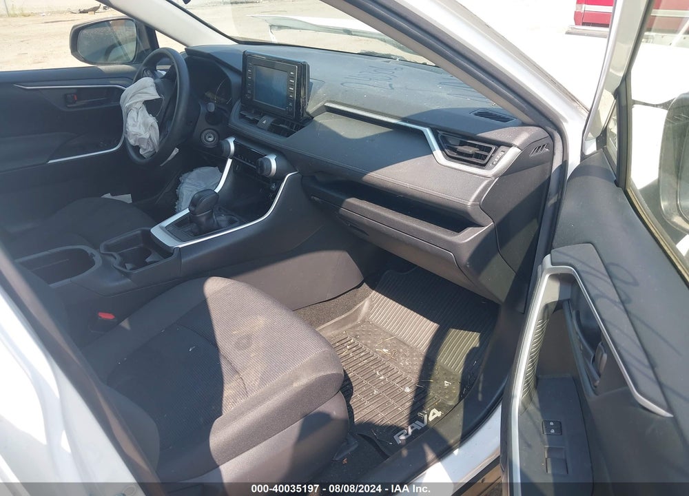 2019 TOYOTA RAV4 LE VIN: JTMF1RFV1KD520119