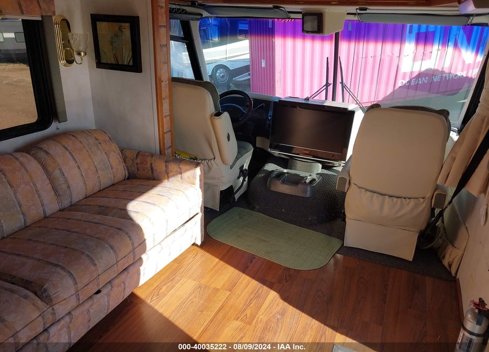 2000 HOLIDAY RAMBLER VACTIONER VIN: 3FCNF53S6YJA10394