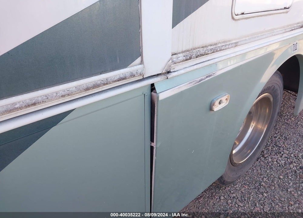 2000 HOLIDAY RAMBLER VACTIONER VIN: 3FCNF53S6YJA10394