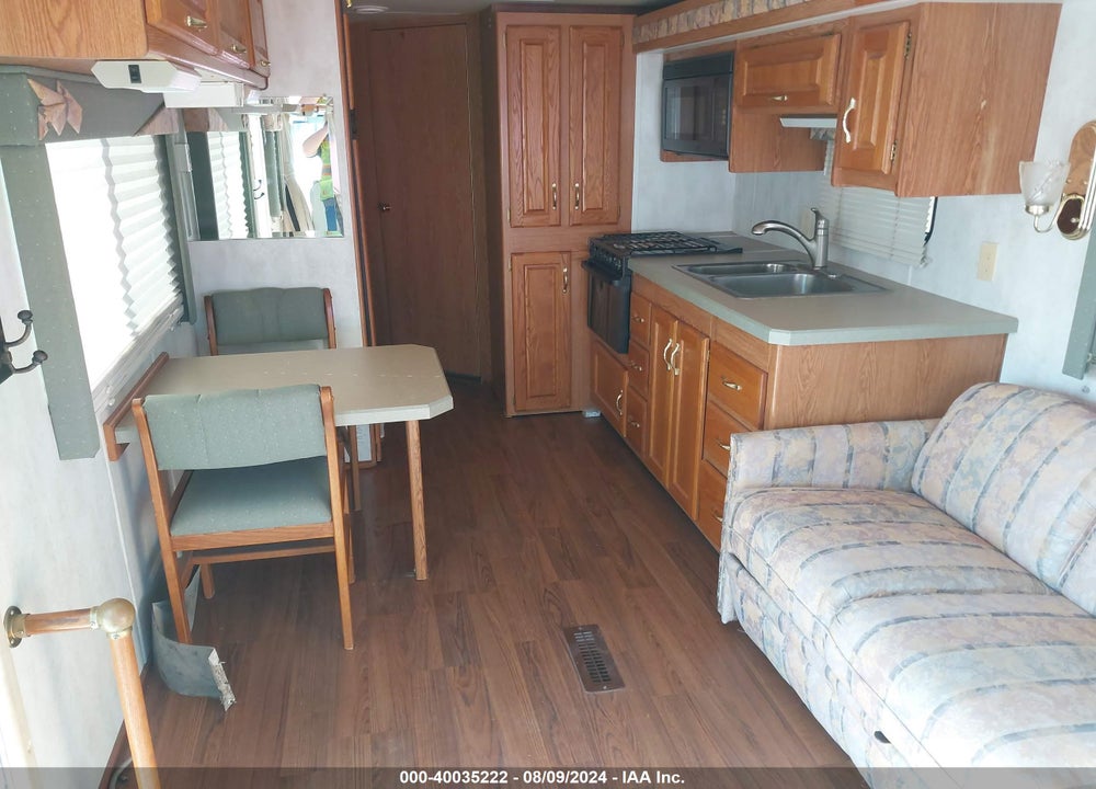 2000 HOLIDAY RAMBLER VACTIONER VIN: 3FCNF53S6YJA10394
