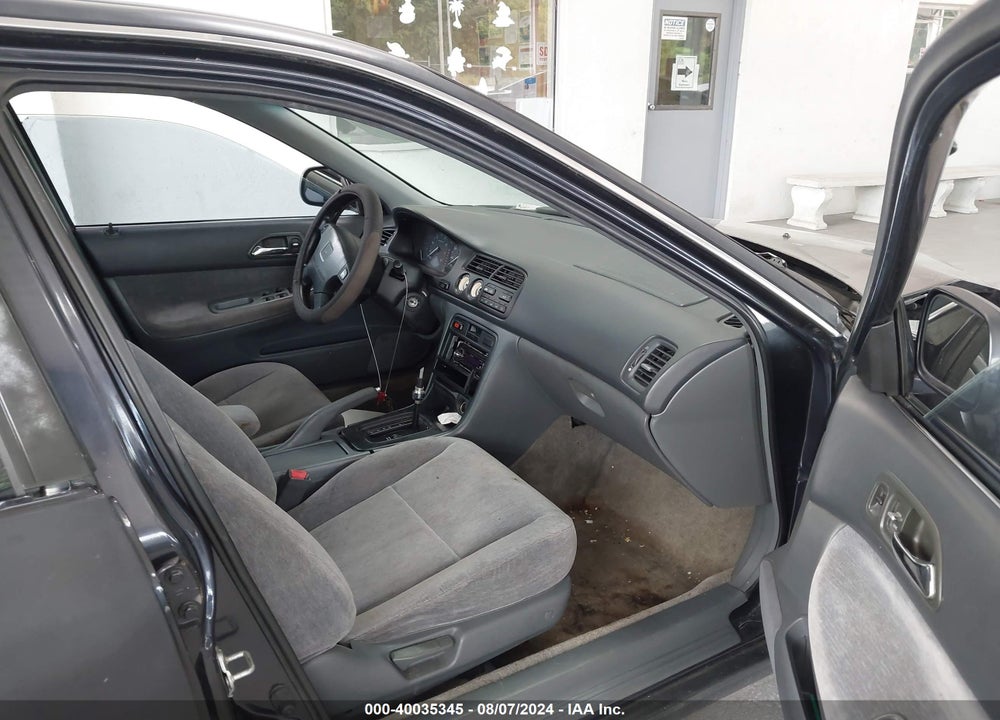 1995 HONDA ACCORD LX/EX VIN: 1HGCD5632SA160881