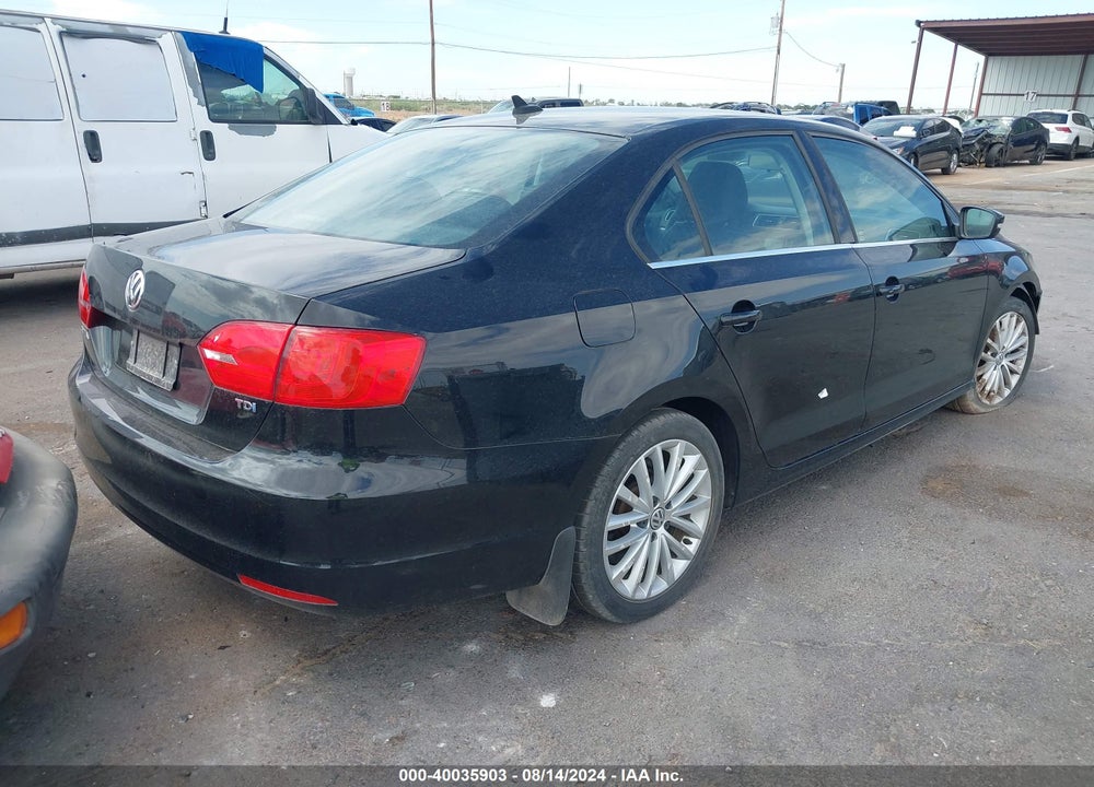 2014 VOLKSWAGEN JETTA 2.0L TDI VIN: 3VWLL7AJ8EM416626