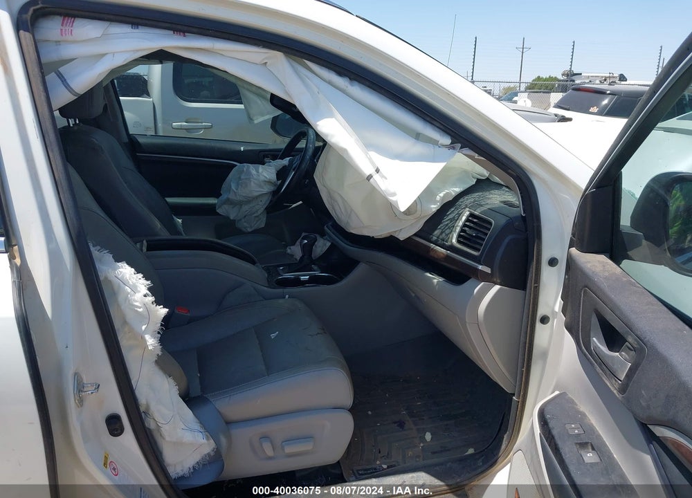 2015 TOYOTA HIGHLANDER LIMITED V6 VIN: 5TDDKRFH3FS155614