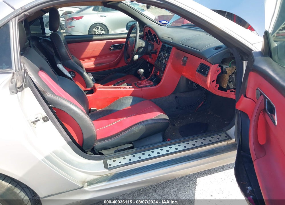 1999 MERCEDES-BENZ SLK 230 KOMPRESSOR VIN: WDBKK47F6XF109895