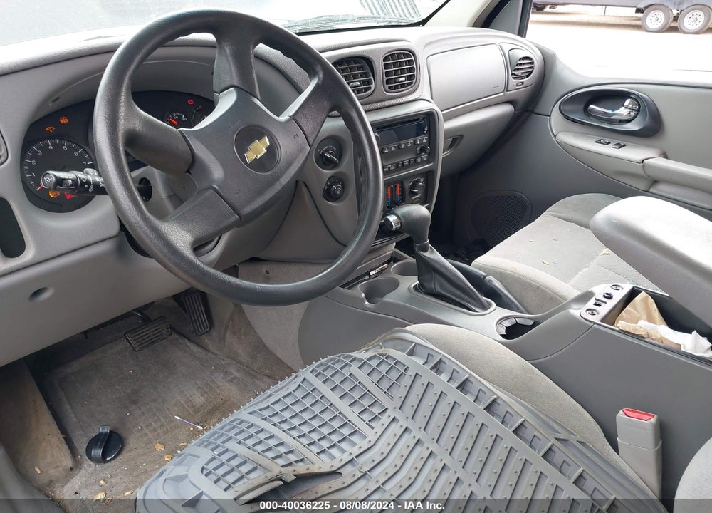 2005 CHEVROLET TRAILBLAZER LS VIN: 1GNDT13S652178641