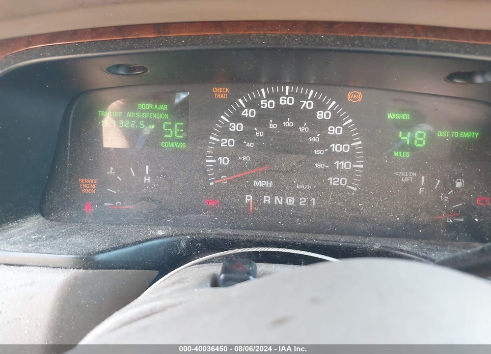 2000 LINCOLN TOWN CAR SIGNATURE VIN: 1LNHM82WXYY813183