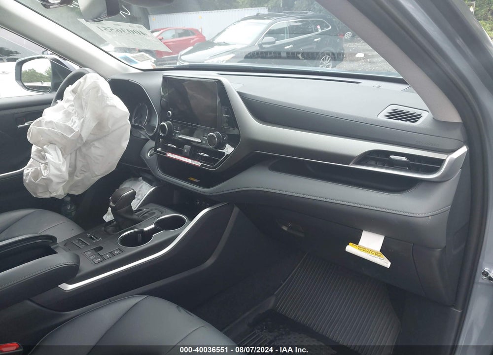 2024 TOYOTA HIGHLANDER XLE VIN: 5TDKDRBH8RS561139