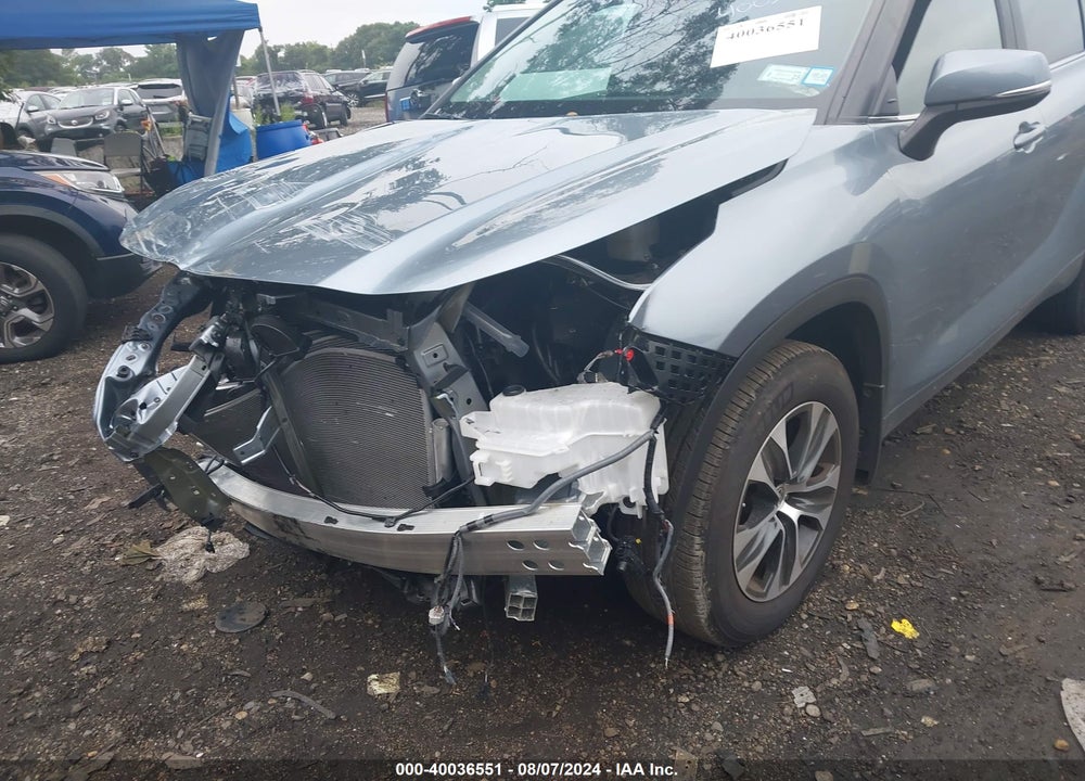 2024 TOYOTA HIGHLANDER XLE VIN: 5TDKDRBH8RS561139