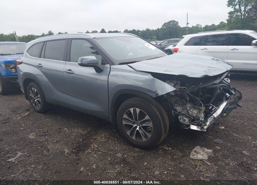 2024 TOYOTA HIGHLANDER XLE VIN: 5TDKDRBH8RS561139