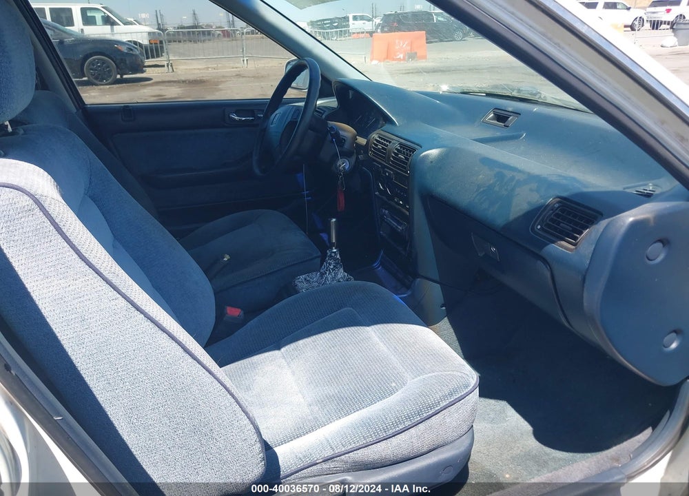 1993 HONDA ACCORD LX VIN: 1HGCB975XPA004799