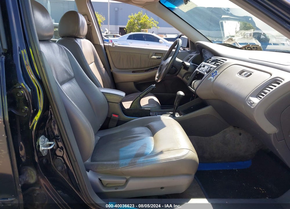 1998 HONDA ACCORD EX V6 VIN: 1HGCG1657WA071959