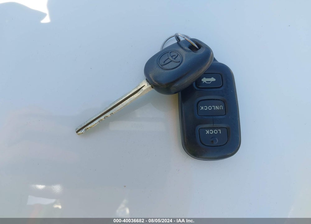 2002 TOYOTA CAMRY XLE VIN: JTDBE32K520119384