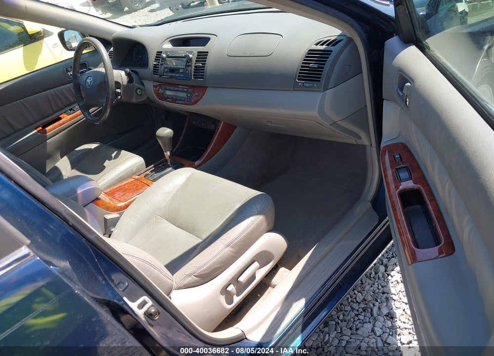 2002 TOYOTA CAMRY XLE VIN: JTDBE32K520119384