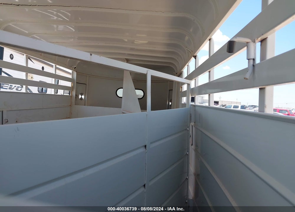 2002 CONTRACT MANUFACTURING HORSE TRAILER VIN: 49TSB162721055189