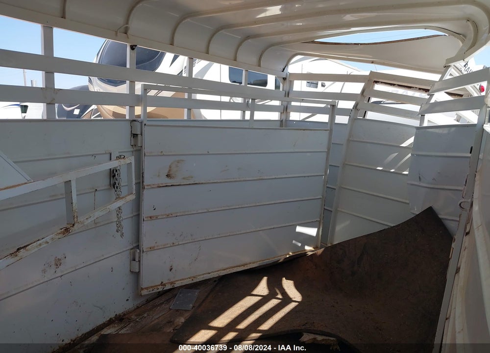 2002 CONTRACT MANUFACTURING HORSE TRAILER VIN: 49TSB162721055189