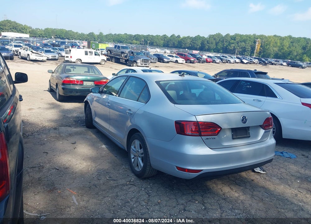 2013 VOLKSWAGEN JETTA HYBRID SEL VIN: 3VW637AJ3DM230861