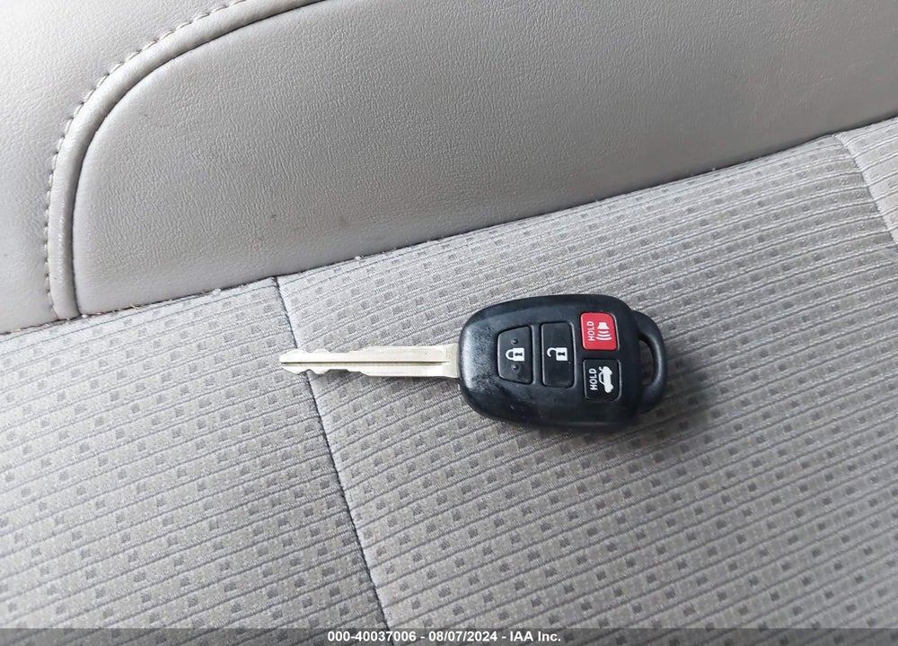 2016 TOYOTA CAMRY SE VIN: 4T1BF1FK2GU590836