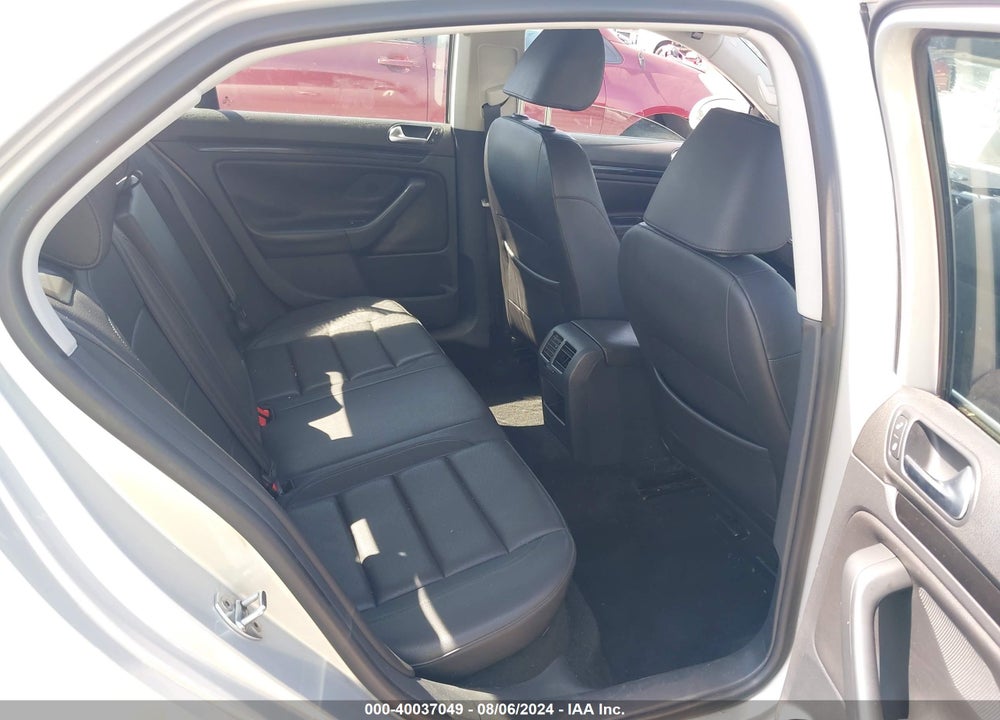 2010 VOLKSWAGEN JETTA SE VIN: 3VWRZ7AJ0AM046579