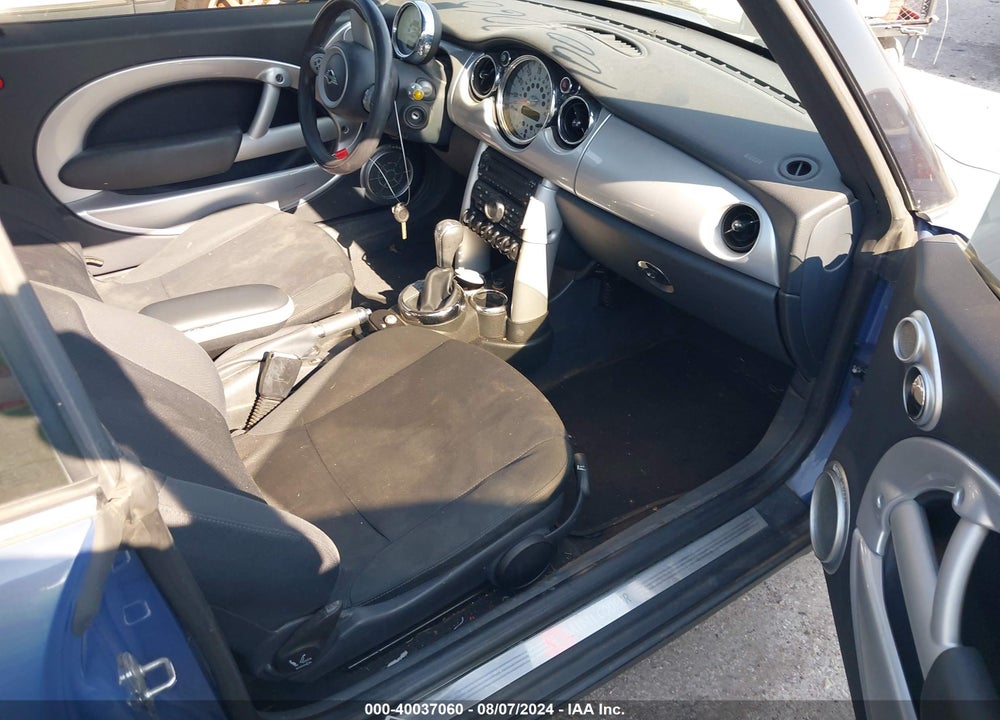 2006 MINI COOPER VIN: WMWRF33516TG16067