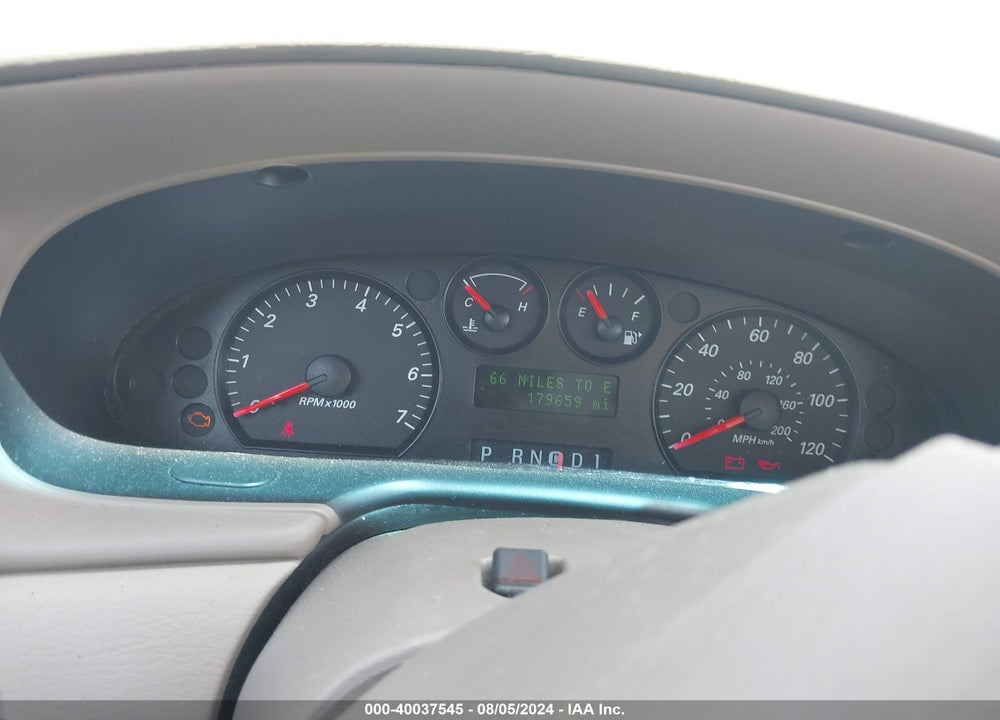 2005 FORD TAURUS SE VIN: 1FAHP53225A247570